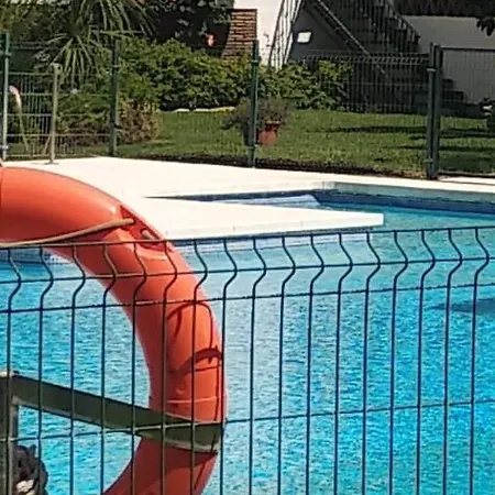Apartamento Con Piscina Y Terraza Junto A La Playa Apartment *