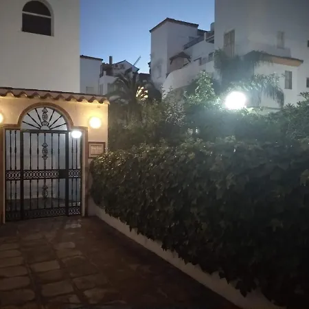 Apartamento Con Piscina Y Terraza Junto A La Playa